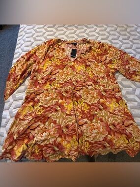 Torrid Floral Drawstring V-Neck Tunic in Coral, Yellow and Cream. Size 3.
